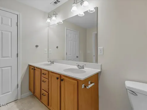 210 W Oak Street Zebulon NC 27597