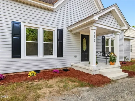210 W Oak Street Zebulon NC 27597