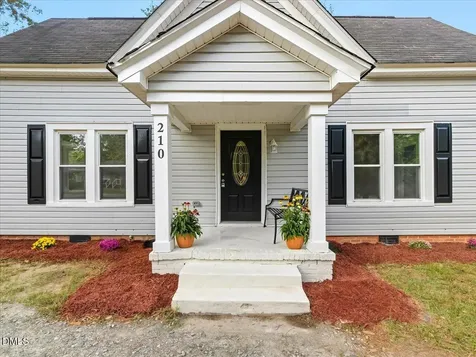 210 W Oak Street Zebulon NC 27597