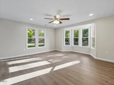 210 W Oak Street Zebulon NC 27597