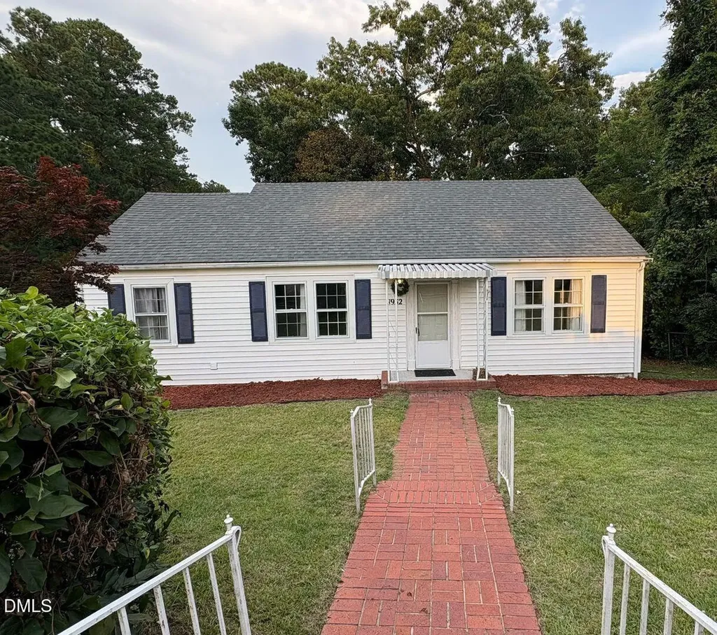 1932 Dogwood Street Fayetteville NC 28301