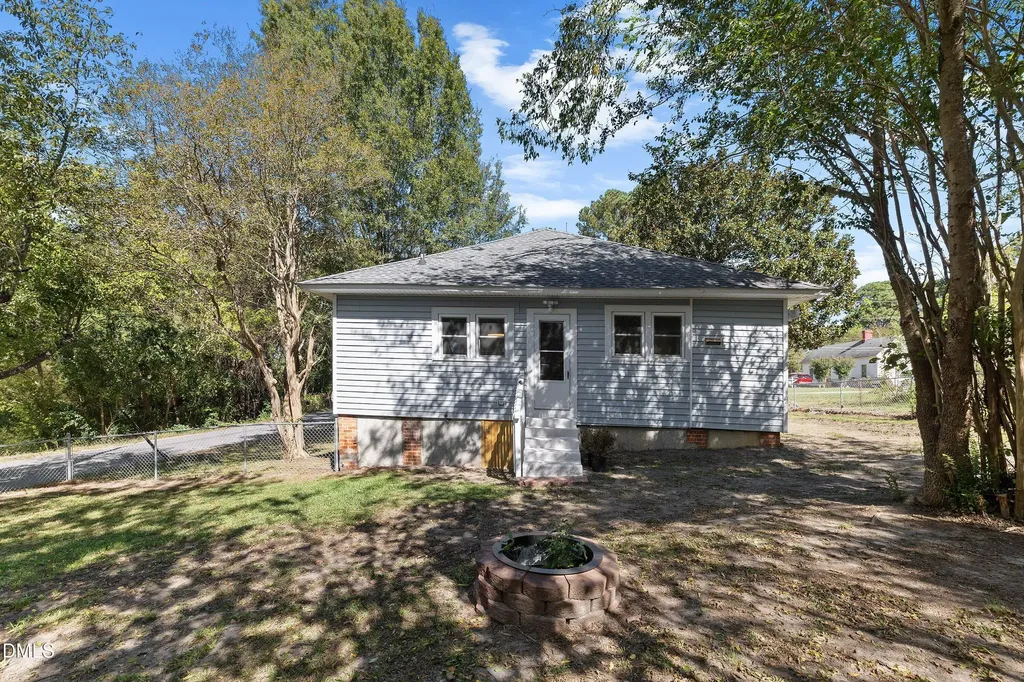 411 W I Street Erwin NC 28339