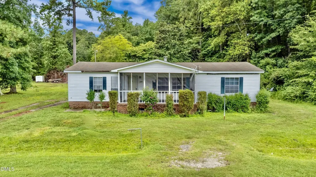 1461 Core Point Road Blounts Creek NC 27814