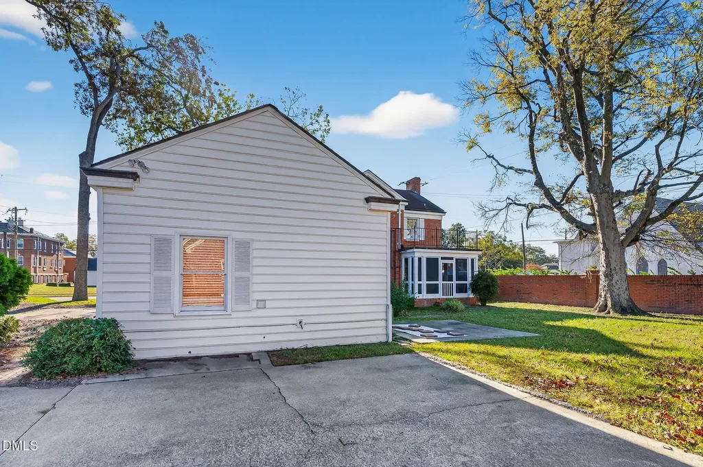 110 S Layton Avenue Dunn NC 28334