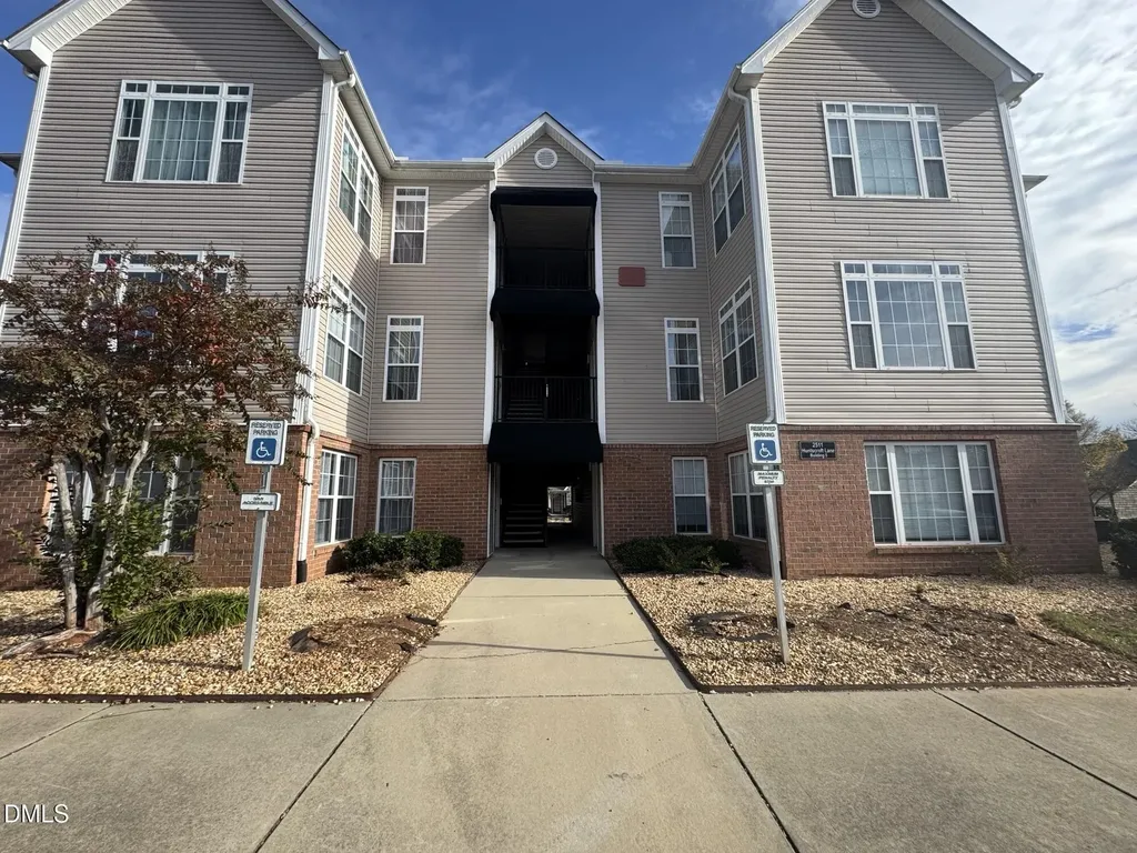 2511 Huntscroft Lane Raleigh NC 27617