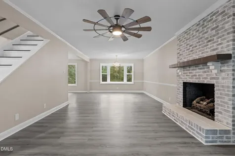 804 W Scotsdale Road Laurinburg NC 28352