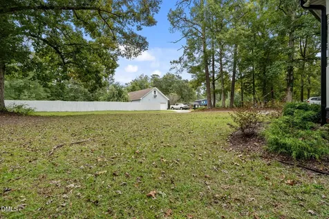 804 W Scotsdale Road Laurinburg NC 28352
