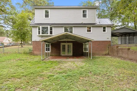 804 W Scotsdale Road Laurinburg NC 28352