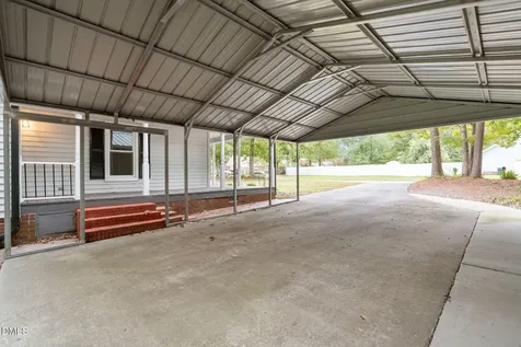 804 W Scotsdale Road Laurinburg NC 28352