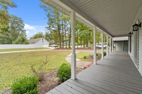 804 W Scotsdale Road Laurinburg NC 28352