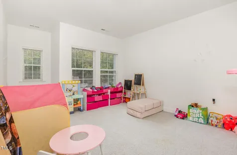 25 Cackling Way Zebulon NC 27597
