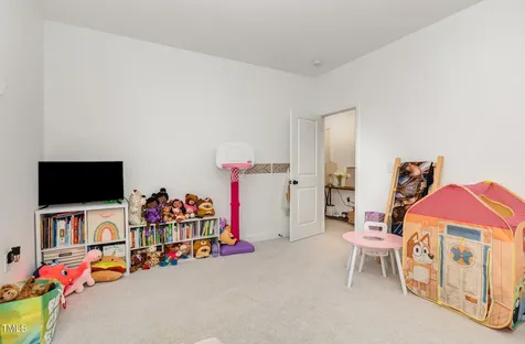 25 Cackling Way Zebulon NC 27597