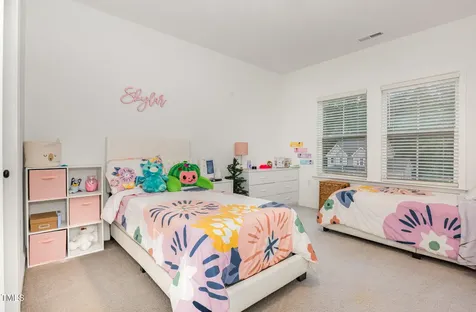 25 Cackling Way Zebulon NC 27597