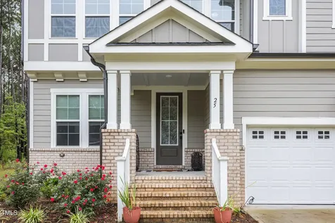 25 Cackling Way Zebulon NC 27597