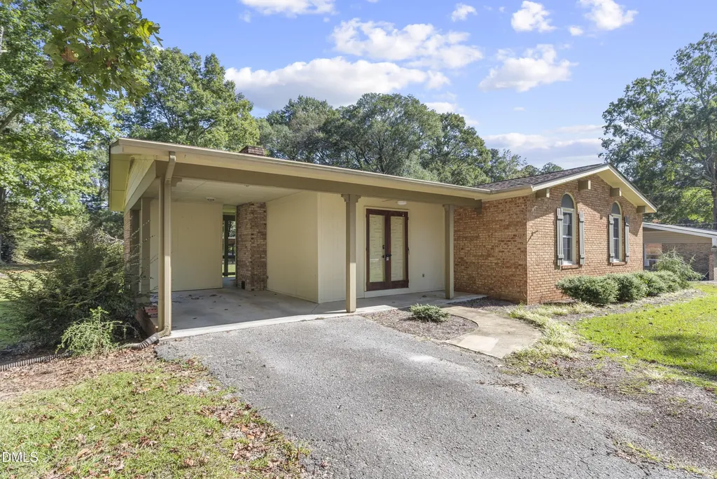 712 W J Street Erwin NC 28339