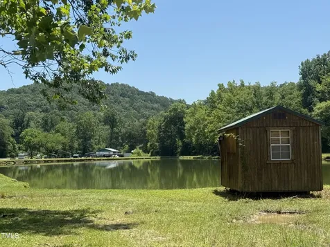 1694 Polly Spout Road Marion NC 28752