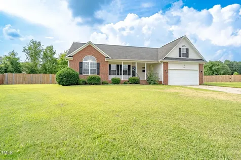 1300 Shoshone Place Fayetteville NC 28314