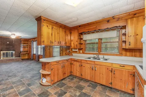 1612 Lynne Avenue Henderson NC 27536