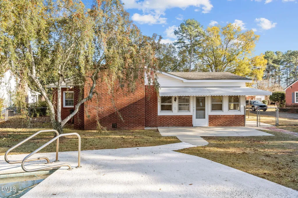 209 N Watauga Avenue Dunn NC 28334
