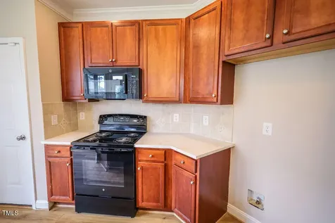 10 London Way Spring Lake NC 28390