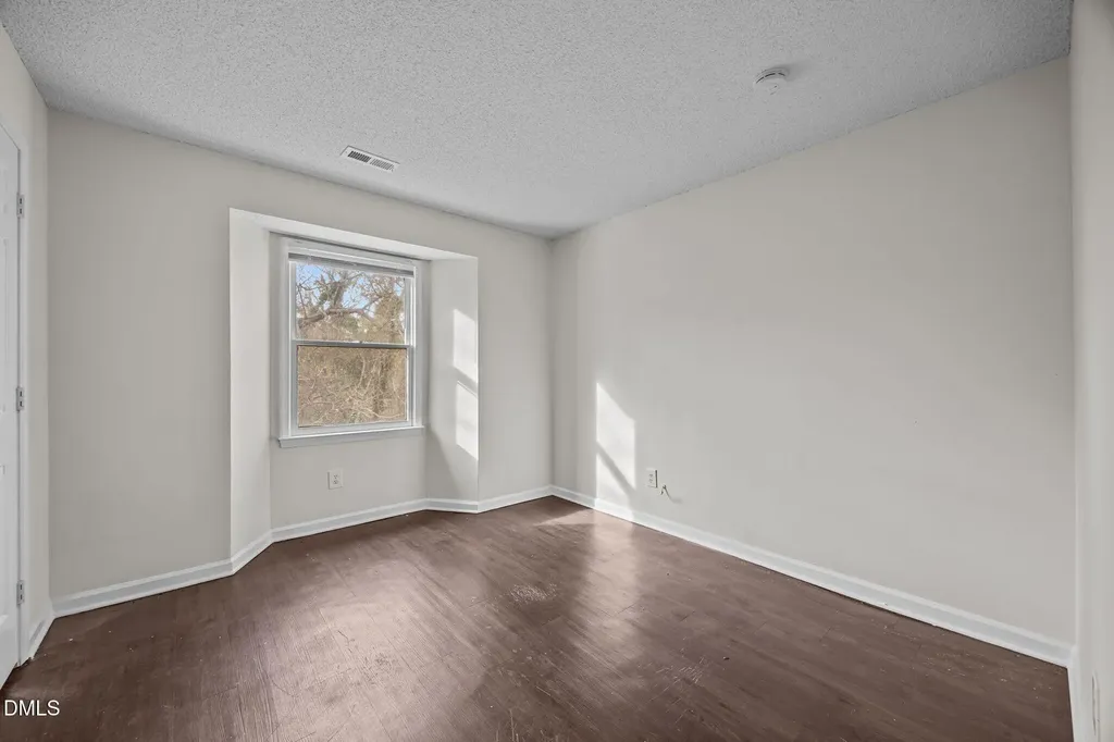 1321-302 Park Glen Drive Raleigh NC 27610