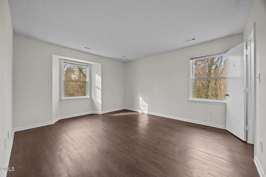 1321-302 Park Glen Drive Raleigh NC 27610