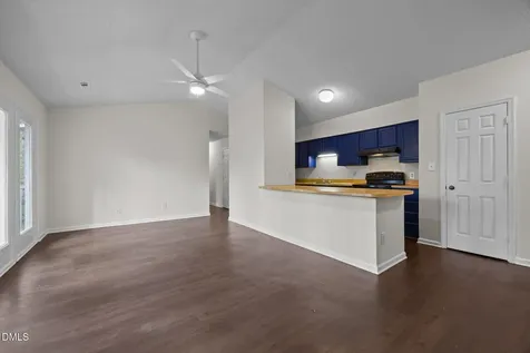 1321-302 Park Glen Drive Raleigh NC 27610