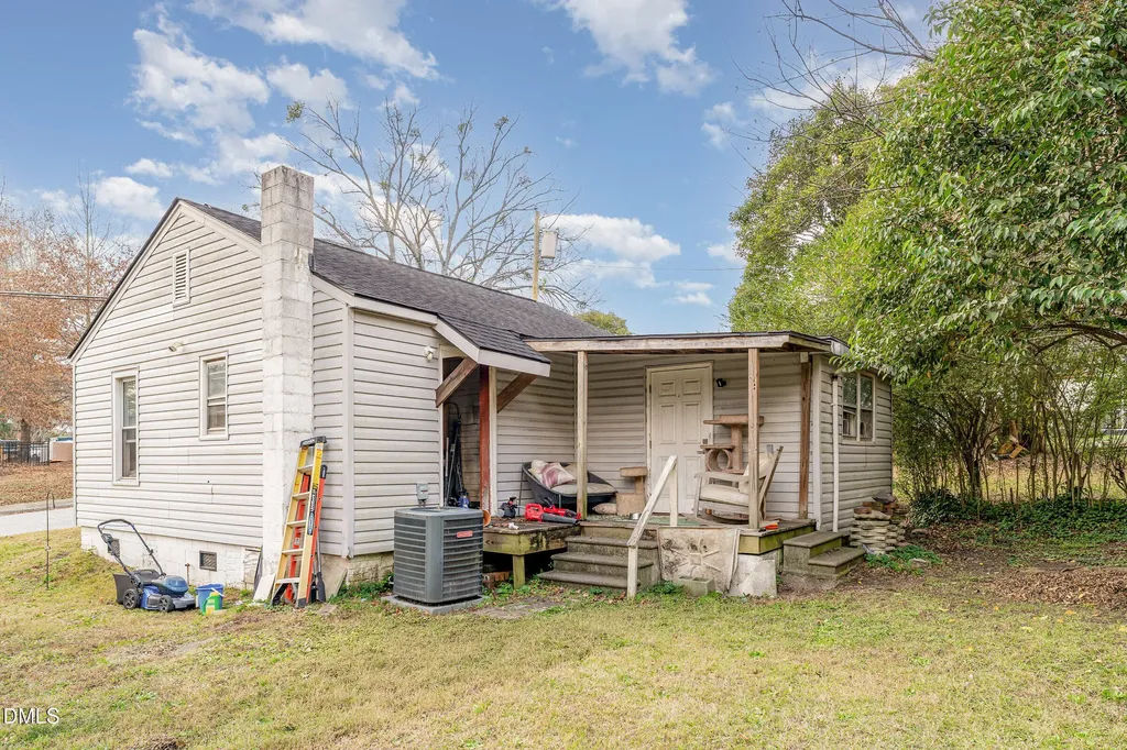 330 E Stallings Street Clayton NC 27520