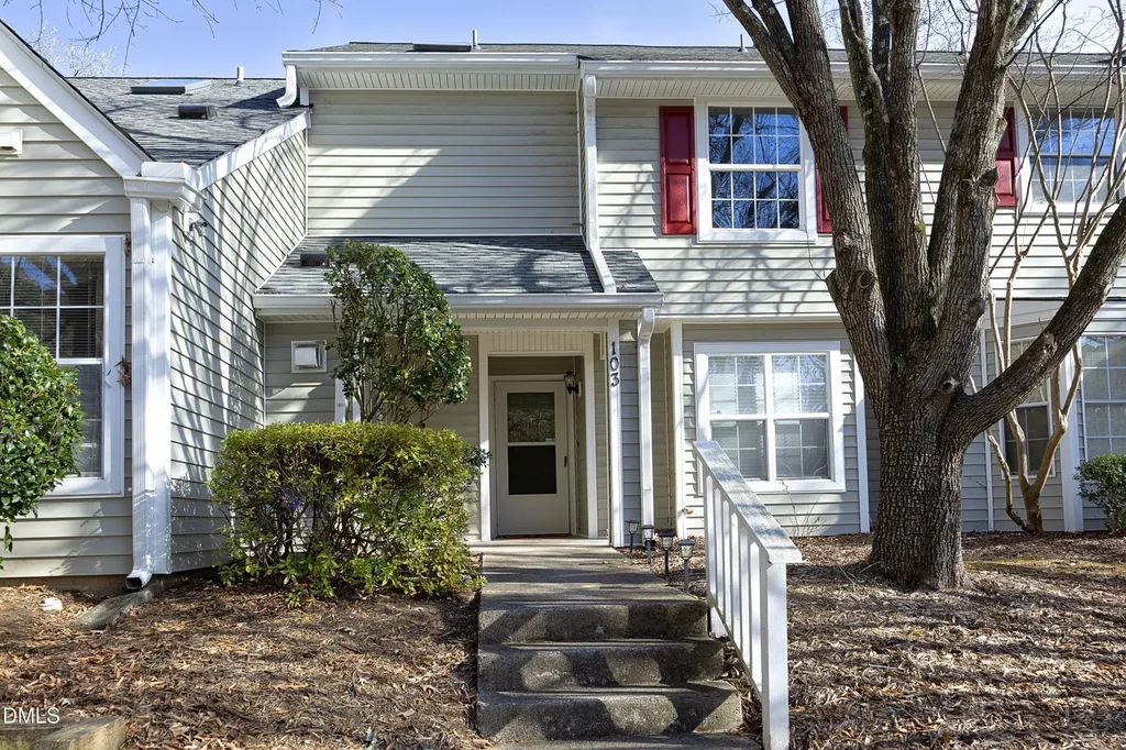 103 Sir Richard Lane Chapel Hill NC 27517