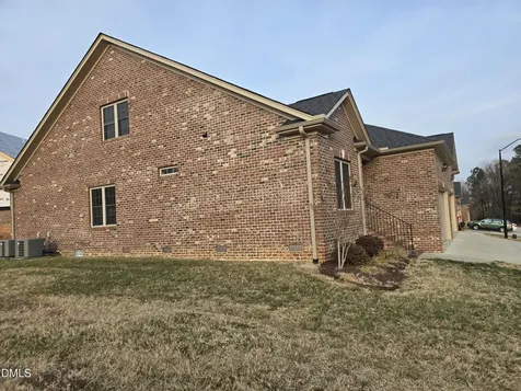 933 Arrowhead Court Mebane NC 27302