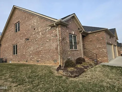 933 Arrowhead Court Mebane NC 27302