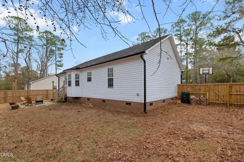 913 E Sanders Street Four Oaks NC 27524