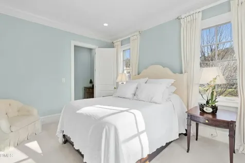 1015 Venetian Court Cary NC 27518