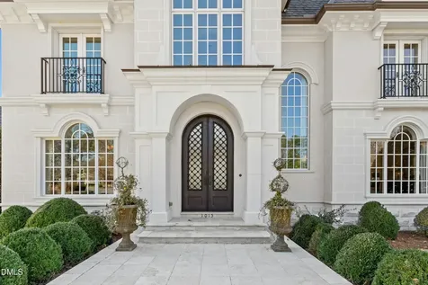 1015 Venetian Court Cary NC 27518