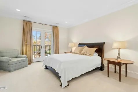 1015 Venetian Court Cary NC 27518