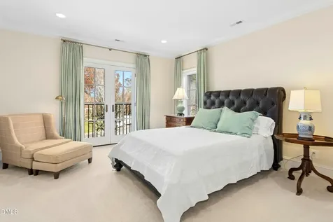 1015 Venetian Court Cary NC 27518