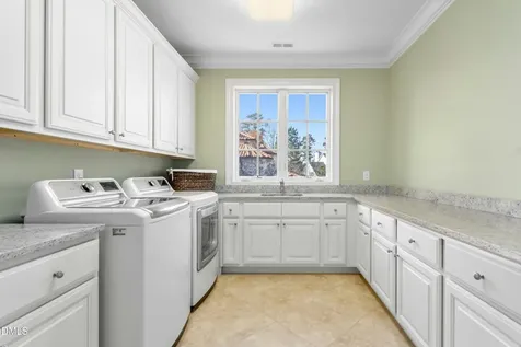 1015 Venetian Court Cary NC 27518
