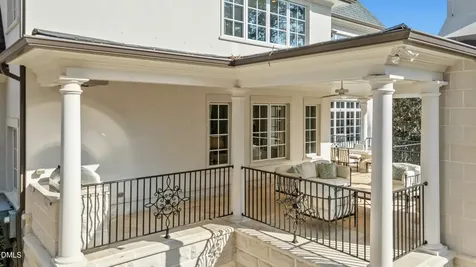 1015 Venetian Court Cary NC 27518