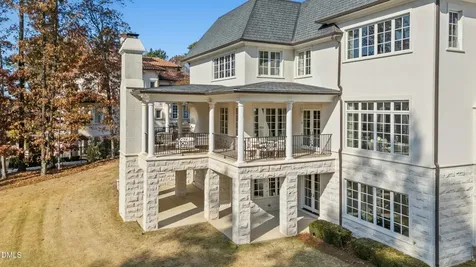 1015 Venetian Court Cary NC 27518