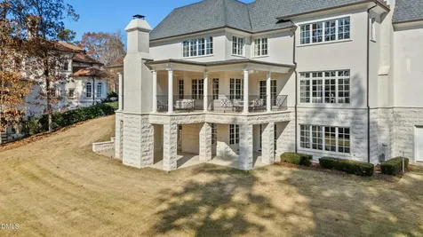 1015 Venetian Court Cary NC 27518