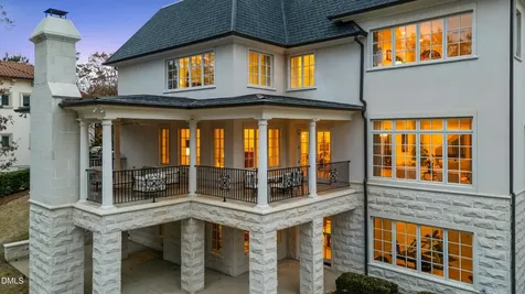 1015 Venetian Court Cary NC 27518