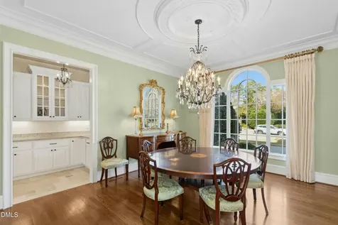 1015 Venetian Court Cary NC 27518