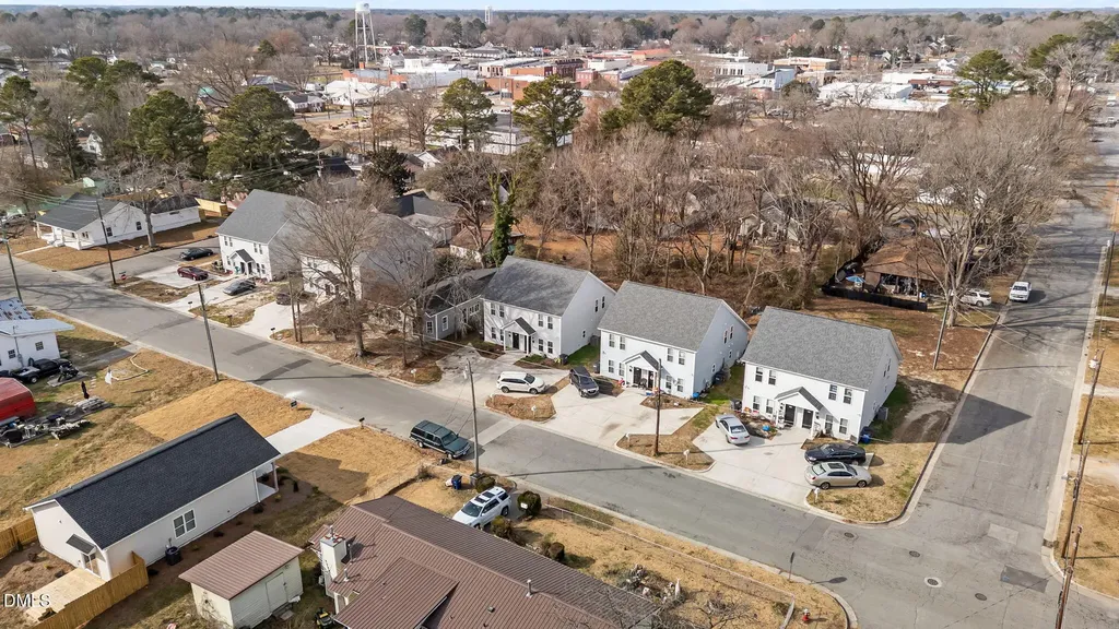 207 N Sellers Street Selma NC 27576