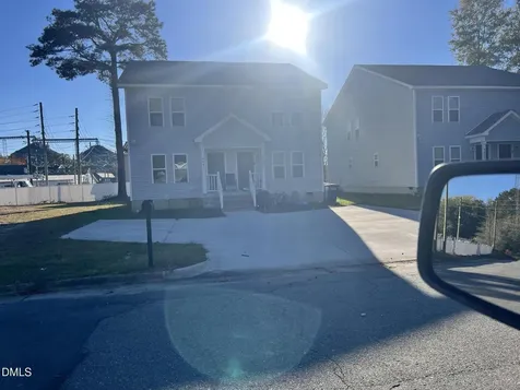 207 N Sellers Street Selma NC 27576