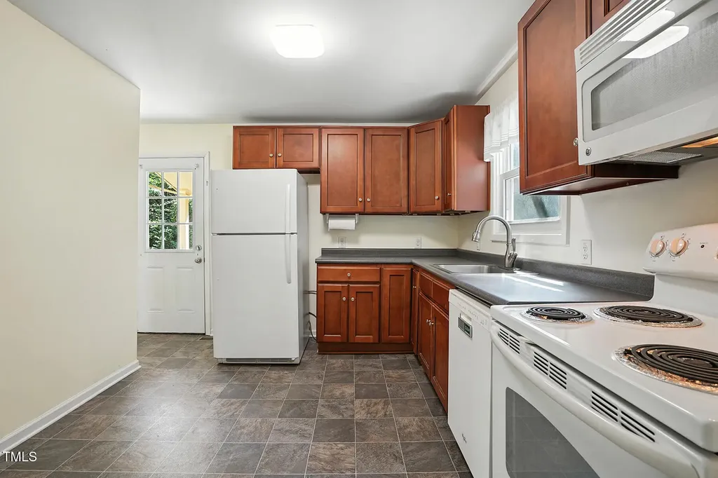 912 Dixie Trail Raleigh NC 27607