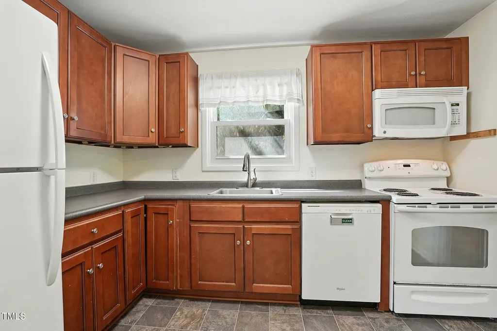 912 Dixie Trail Raleigh NC 27607