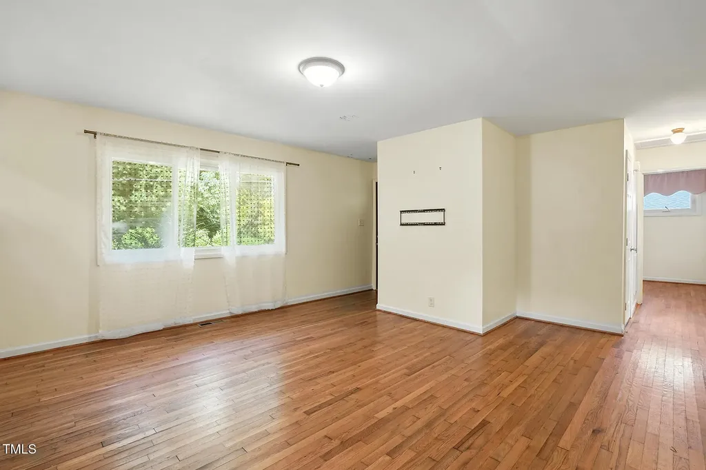 912 Dixie Trail Raleigh NC 27607