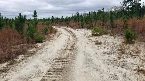 2769 Nc-211 Eagle Springs NC 27242
