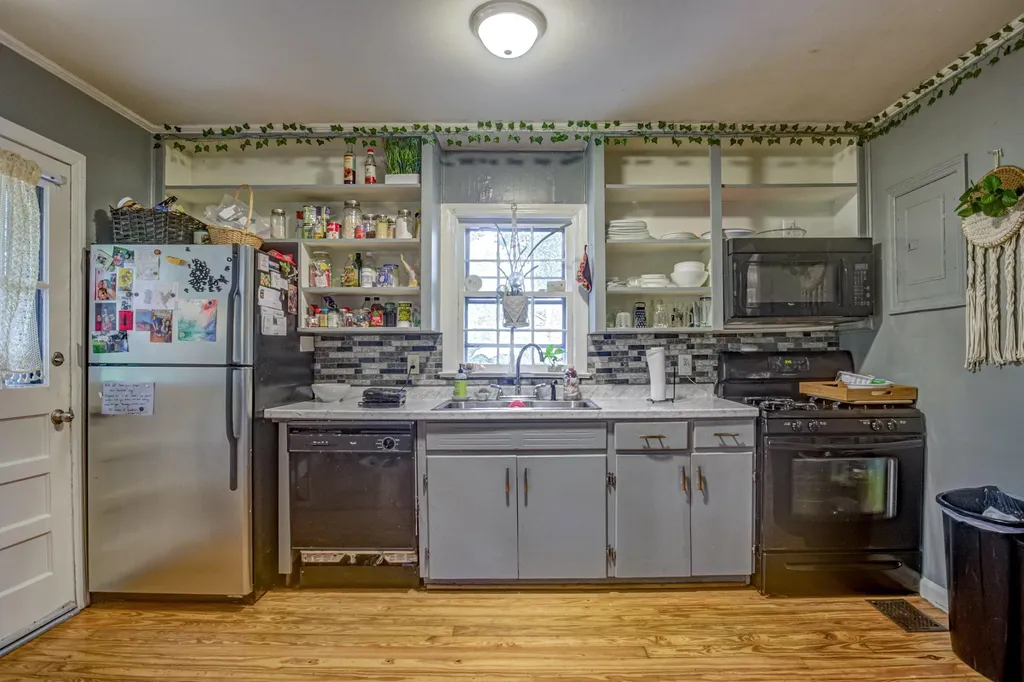 810 Brooklyn Street Raleigh NC 27605