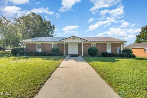 178 N Railroad Street Coats NC 27521